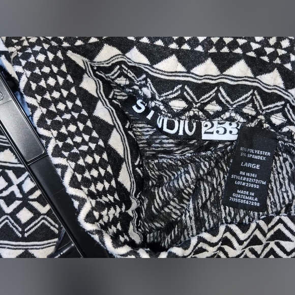 STUDIO 253 Geometric Mini Skirt - Picture 3 of 4